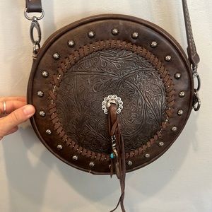 Round western purse